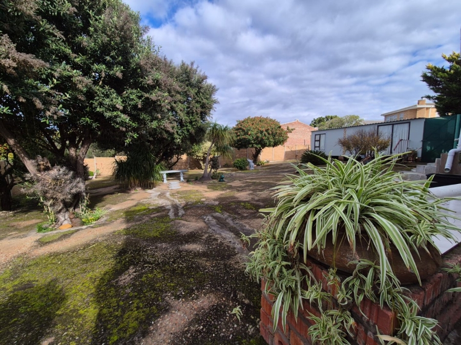 4 Bedroom Property for Sale in Stilbaai Wes Western Cape